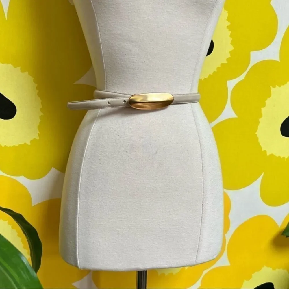 Sleek Vintage 80s Cement Colored Leather Belt with Matte Gold Beveled Buckle